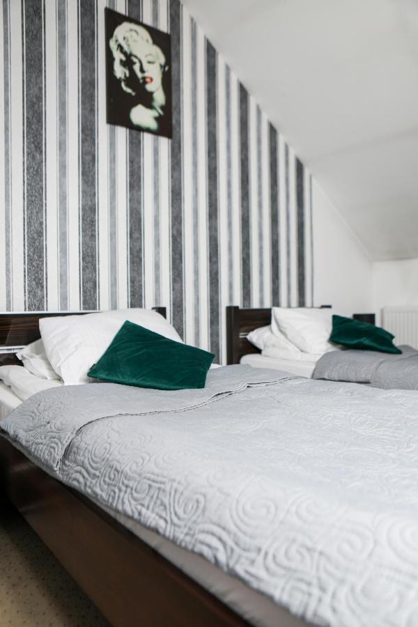 Hotel Zlotogorski Koscielec Buitenkant foto